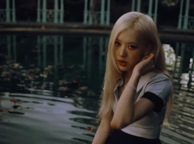 ROSÉ《toxic till the end (Bugs! 4K)》[高清4K/2160P/MP4/2.7GB]迅雷云网盘下载-无损控