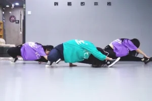 零基础爵士舞99课：从入门到成品舞