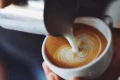 【专业咖啡师教学课程】咖啡设备及花式咖啡的制作