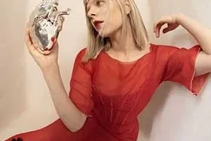 Aurora《What Happened To The Heart (Deluxe)》[无损FLAC/MP3/1.05GB]