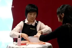 零基础到专业：美甲全攻略与最新技巧